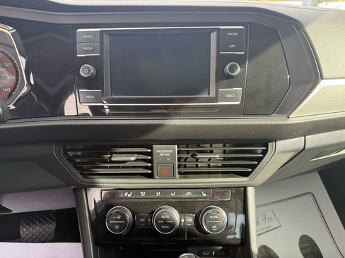 Used 2021 Volkswagen Jetta SE image 24