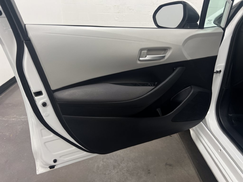 Used 2020 Toyota Corolla LE FWD image 13
