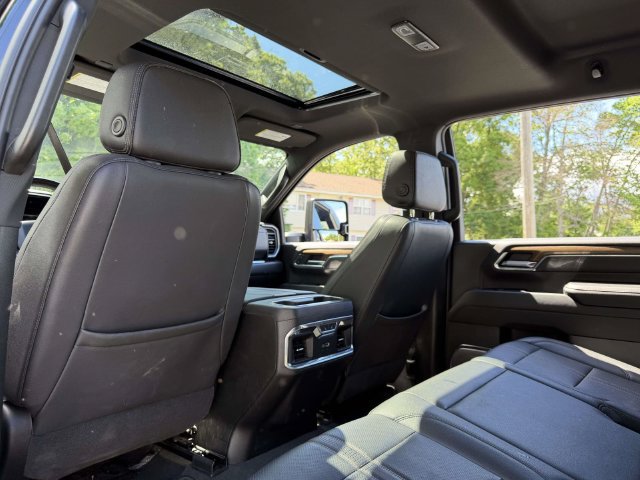 Used 2024 Chevrolet Silverado 2500 High Country AWD/4WD image 17
