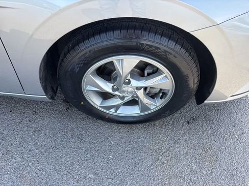 Used 2021 Hyundai Elantra SE FWD image 37