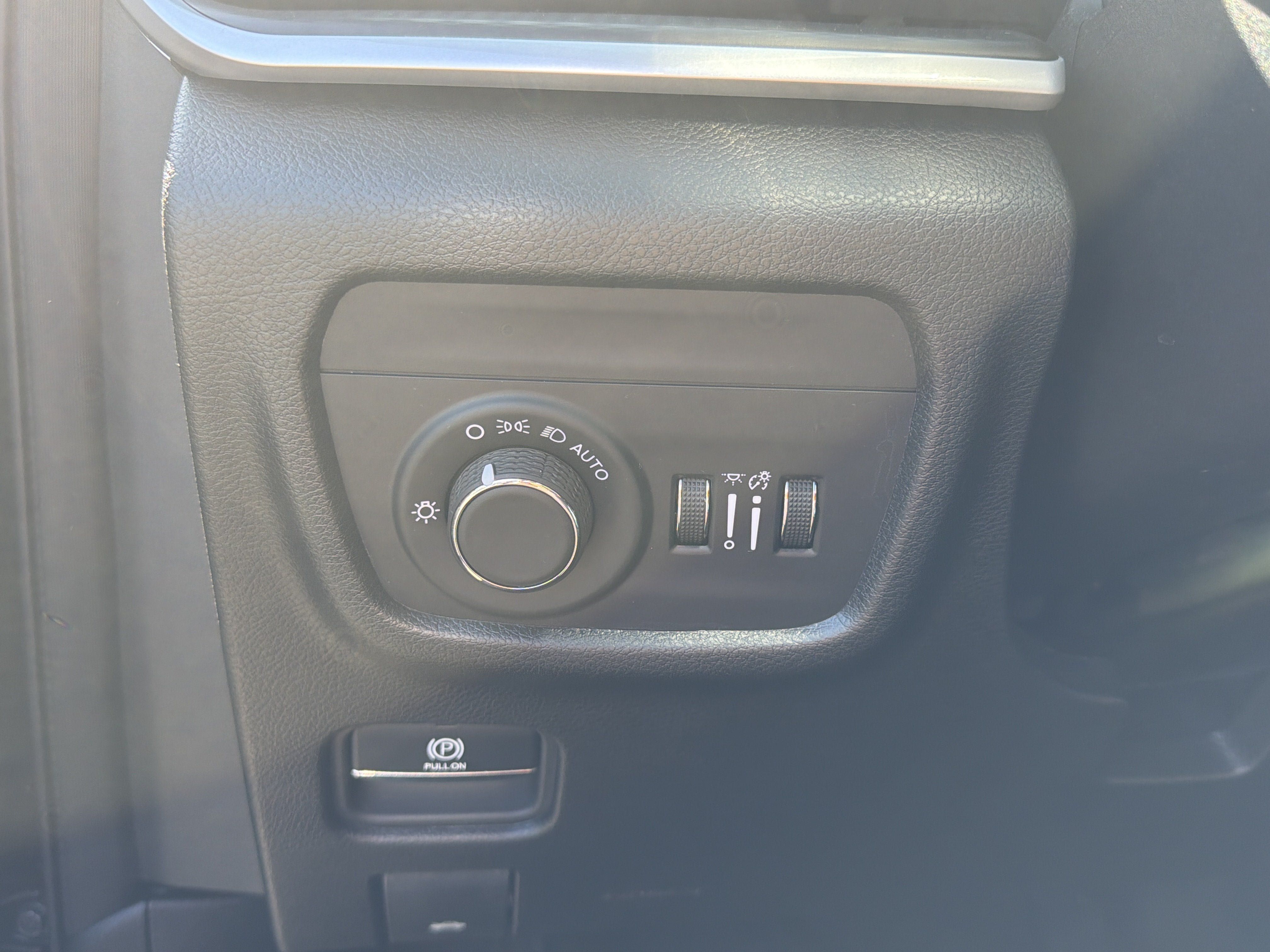 Used 2024 Jeep Grand Cherokee Laredo X w/ Luxury Tech Group I AWD/4WD image 14