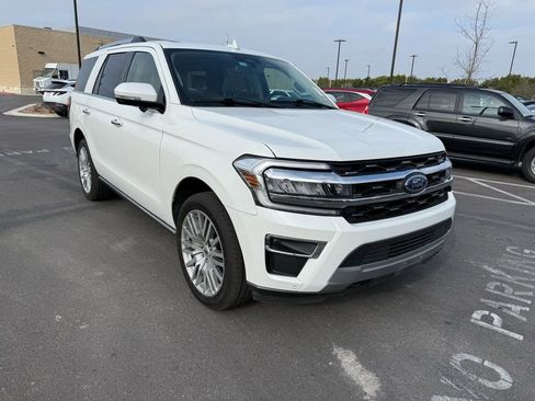 Used 2024 Ford Expedition Limited image 3
