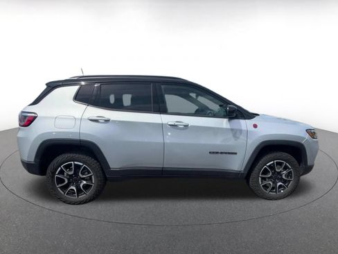 Used 2025 Jeep Compass Trailhawk AWD/4WD image 16