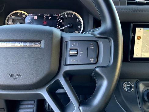 Used 2023 Land Rover Defender 90 X-Dynamic SE image 24