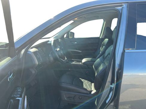 Used 2024 Nissan Pathfinder Platinum image 14