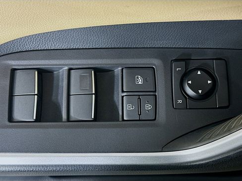 Used 2019 Toyota RAV4 Limited image 15