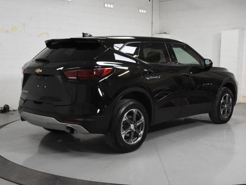 Used 2025 Chevrolet Blazer LT FWD image 2