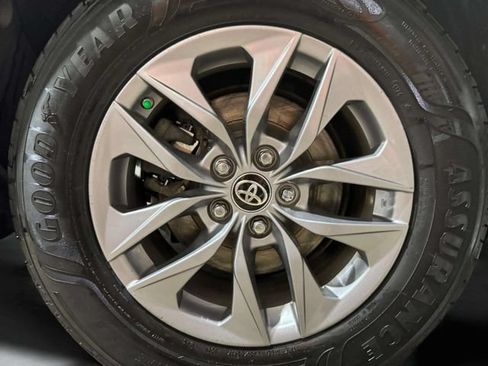 Used 2022 Toyota Sienna XLE FWD image 34