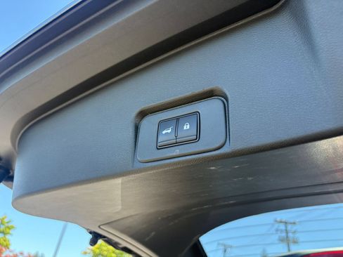 Used 2025 Nissan Rogue SV FWD image 23