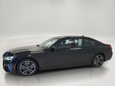 Used 2022 BMW 740i xDrive w/ M Sport Package AWD/4WD image 4