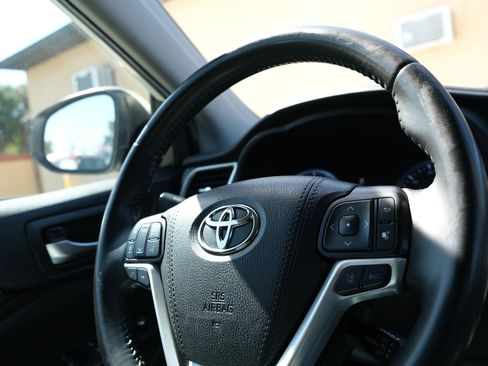 Used 2019 Toyota Highlander FWD V6 image 44