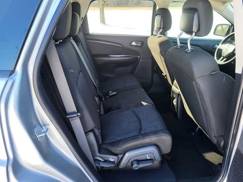 Used 2019 Dodge Journey SE image 12