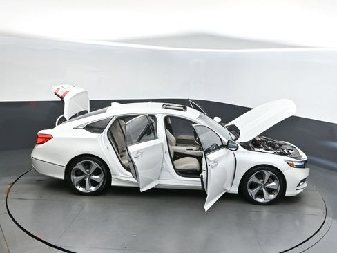 Used 2018 Honda Accord Touring image 50