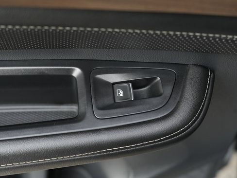 Used 2024 Volkswagen Atlas SE image 34