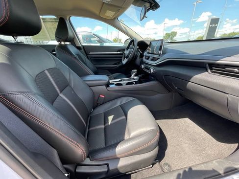 Used 2025 Nissan Altima 2.5 SR FWD image 24