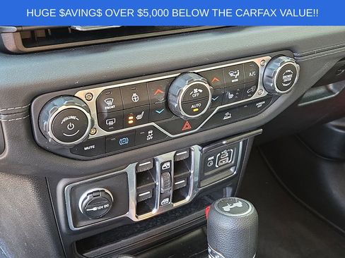 Used 2025 Jeep Wrangler Unlimited Sahara AWD/4WD image 15