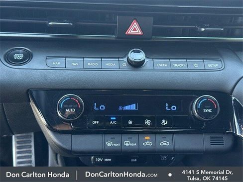 Used 2025 Hyundai Elantra SEL image 17