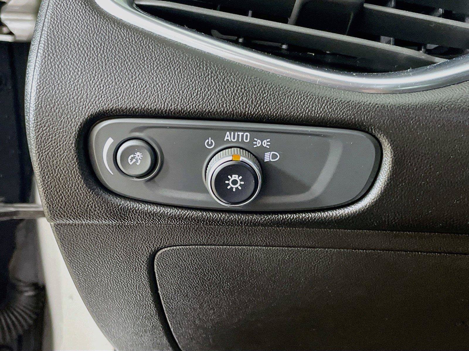 Used 2020 Chevrolet Malibu LT FWD image 14