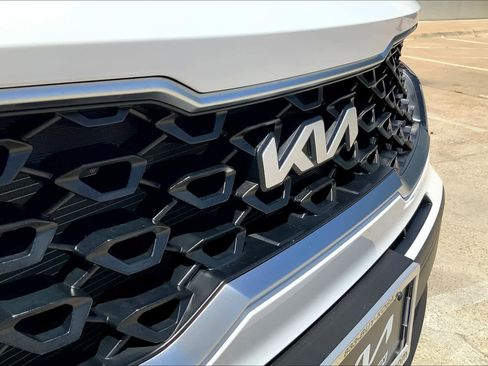 Used 2022 Kia Sorento LX image 30