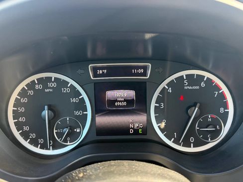 Used 2017 INFINITI QX30 Premium w/ Navigation Package image 20