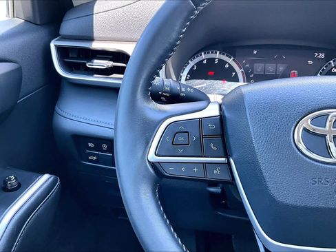 Used 2023 Toyota Highlander XLE AWD/4WD image 24