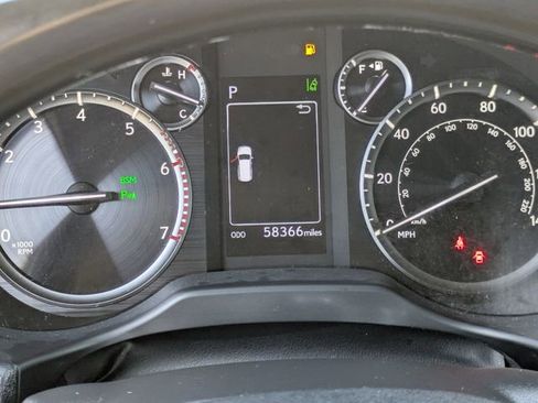 Used 2022 Lexus GX 460 Premium w/ Premium Package image 22