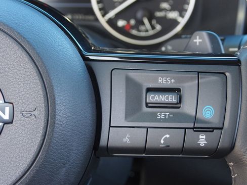 Used 2023 Nissan Rogue SL w/ SL Premium Package image 24