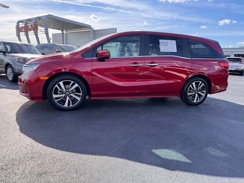 Used 2022 Honda Odyssey Touring image 2