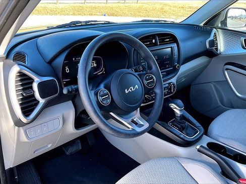 Used 2023 Kia Soul LX image 12
