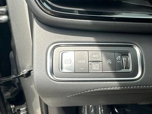 Used 2025 Buick Enclave Preferred AWD/4WD image 34