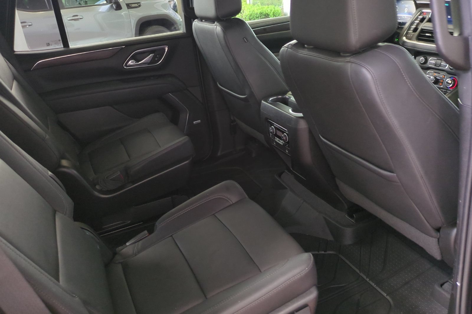 Used 2023 Chevrolet Tahoe Z71 w/ Luxury Package AWD/4WD image 18