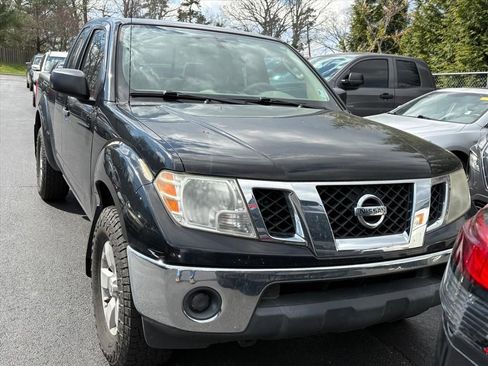 Used 2011 Nissan Frontier SV image 3