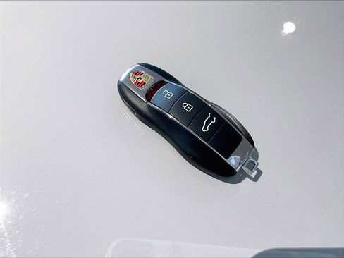 Used 2025 Porsche Macan image 35