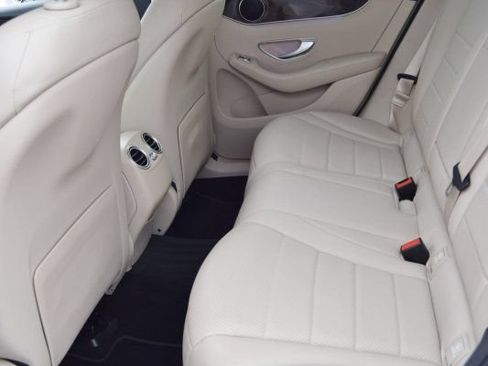 Used 2022 Mercedes-Benz GLC 300 image 31