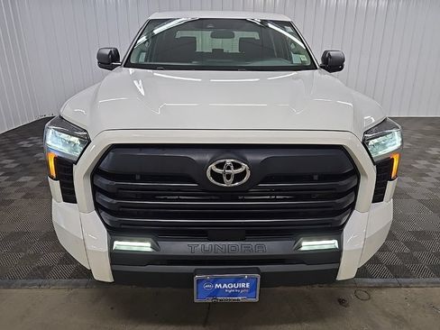 Used 2022 Toyota Tundra SR5 w/ SR5 Convenience Package AWD/4WD image 8