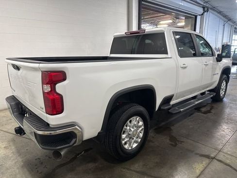 Used 2024 Chevrolet Silverado 2500 LT image 4