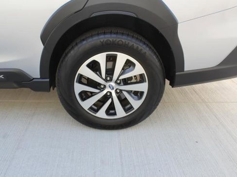Used 2025 Subaru Outback AWD/4WD image 26