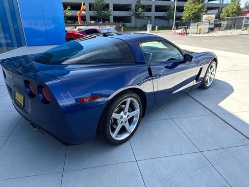 Used 2005 Chevrolet Corvette Coupe w/ Preferred Equipment Group RWD image 4