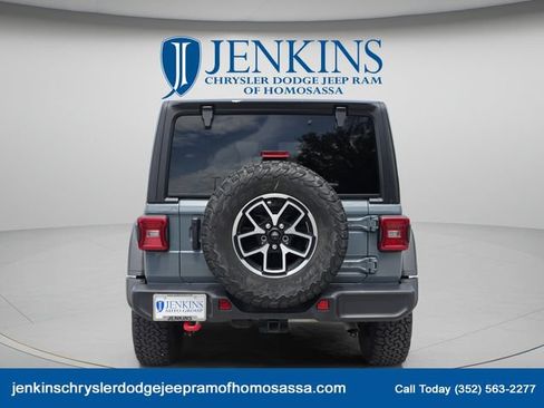 Used 2024 Jeep Wrangler Unlimited Rubicon AWD/4WD image 6