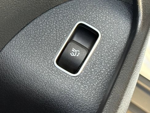 Used 2025 Mercedes-Benz GLS 580 4MATIC image 23