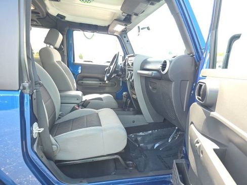 Used 2010 Jeep Wrangler Sahara w/ Dual Top Group AWD/4WD image 33