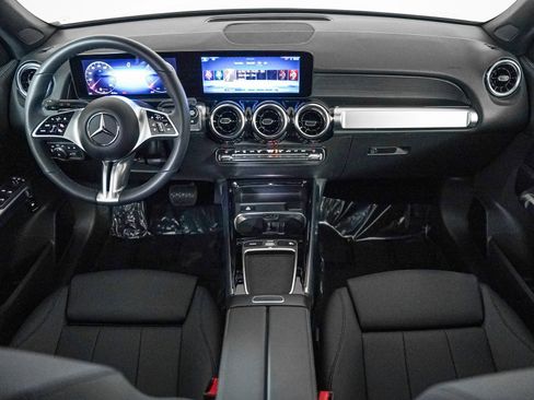 Used 2026 Mercedes-Benz GLB 250 image 9
