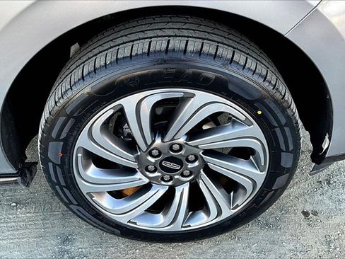 Used 2023 Lincoln Navigator Reserve image 8