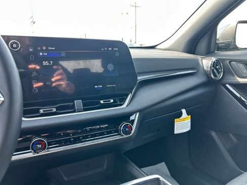 New 2026 Chevrolet Equinox LT w/ Convenience Package II FWD image 32