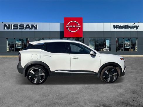 Used 2025 Nissan Kicks SR image 5