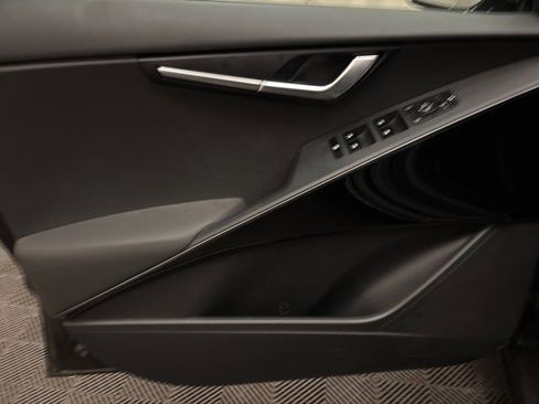 Certified 2024 Kia Niro EX Touring image 9