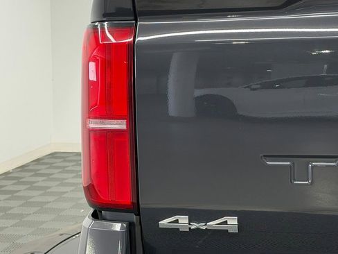 Used 2025 Toyota Tacoma SR5 AWD/4WD image 13