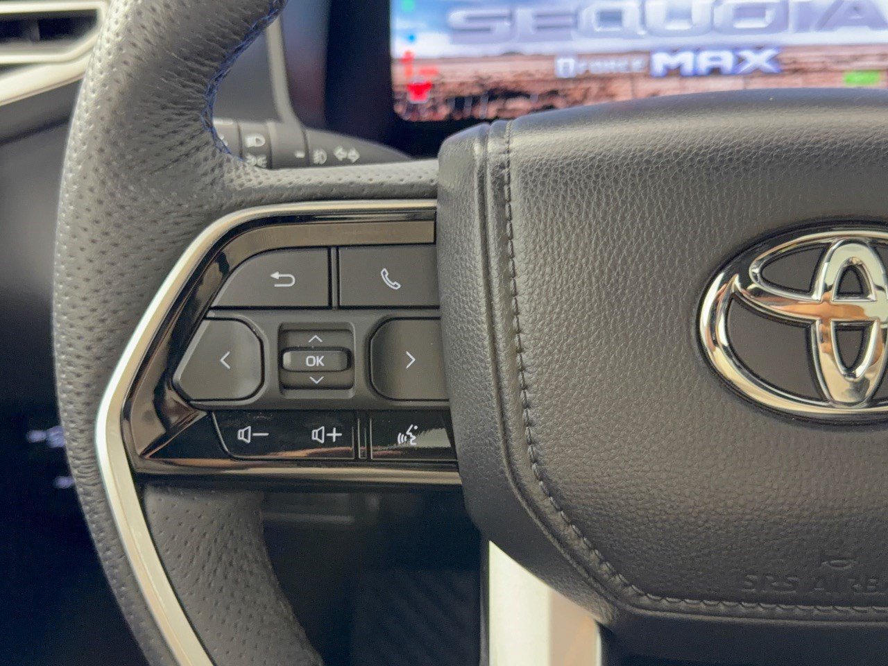 Used 2025 Toyota Sequoia Capstone AWD/4WD image 18