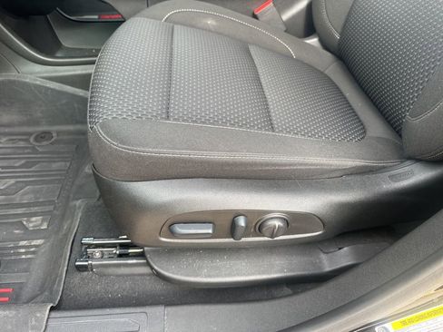 Used 2023 GMC Acadia SLE w/ Driver Convenience Package image 15