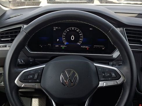 Used 2022 Volkswagen Tiguan SE w/ Panoramic Sunroof Package image 19